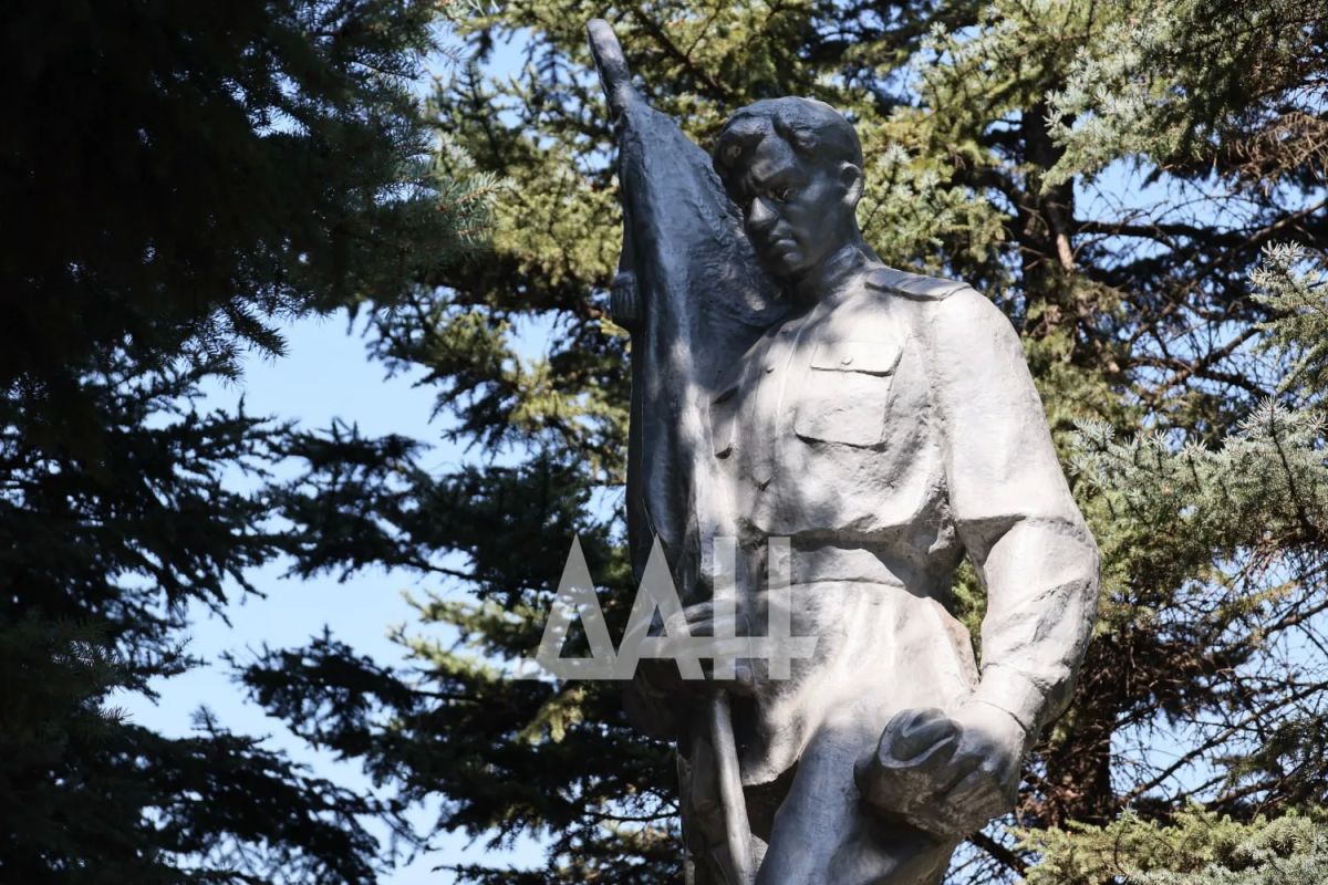 Во все времена бессмертной Земли, помните! Во все времена бессмертной Земли, помните!