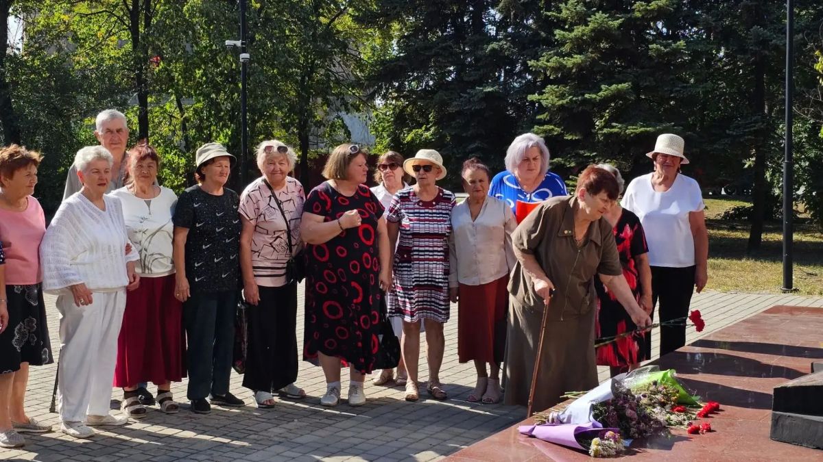 «Енакиево: сквозь время…». В рамках празднования Дня города и реализации партийного проекта «Старшее поколение» Единой России для получателей социальных услуг дневного отделения Комплексного центра социального обслуживания... «Енакиево: сквозь время…». В рамках празднования Дня города и реализации партийного проекта «Старшее поколение» Единой России для получателей социальных услуг дневного отделения Комплексного центра социального обслуживания...