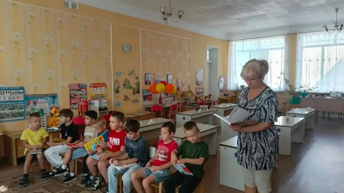 Сотрудники Зугрэсской библиотеки-филиала №3 провели мероприятие с детьми ГБДОУ «Детский сад № 6 посвященное Дню языков народов России «Слово, творящее мир» Сотрудники Зугрэсской библиотеки-филиала №3 провели мероприятие с детьми ГБДОУ «Детский сад № 6 посвященное Дню языков народов России «Слово, творящее мир»