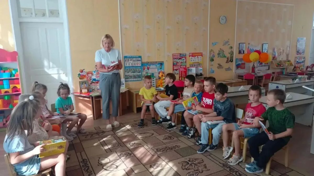 Сотрудники Зугрэсской библиотеки-филиала №3 провели мероприятие с детьми ГБДОУ «Детский сад № 6 посвященное Дню языков народов России «Слово, творящее мир» Сотрудники Зугрэсской библиотеки-филиала №3 провели мероприятие с детьми ГБДОУ «Детский сад № 6 посвященное Дню языков народов России «Слово, творящее мир»
