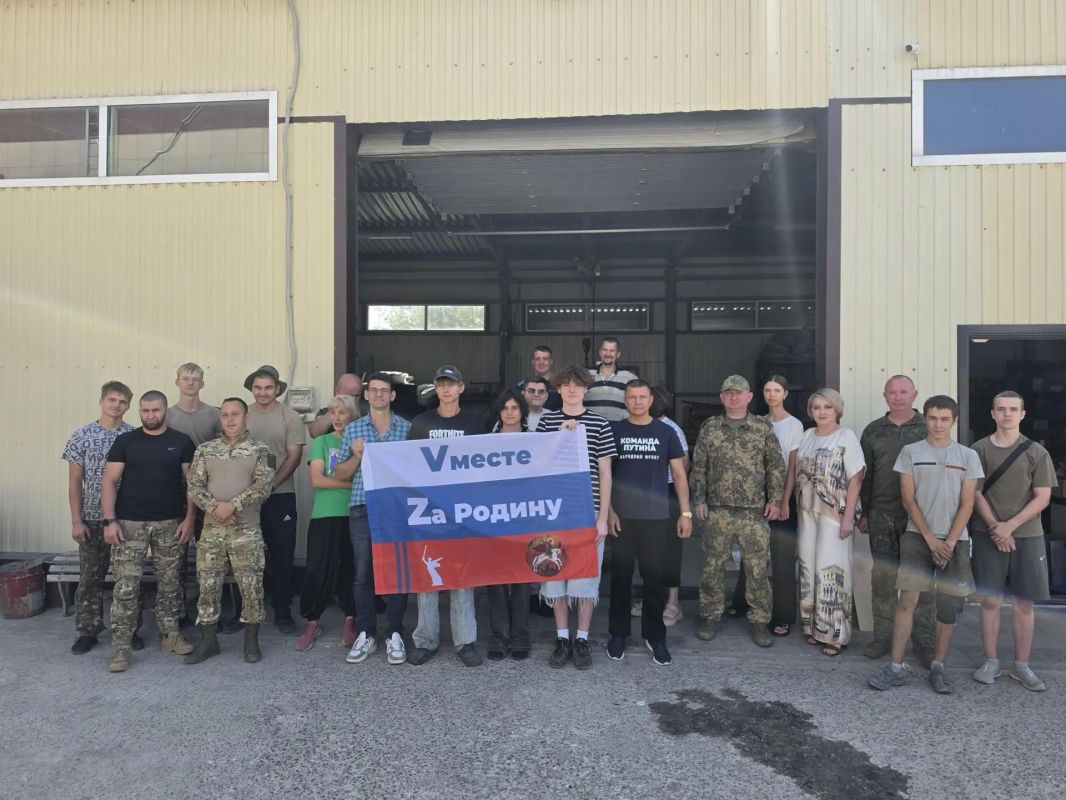 Игорь Лызов: Из Волгоградской области в ДНР направлен 73-й гуманитарный конвой Из Волгоградской области в Донецкую Народную Республику направлен 73-й гуманитарный конвой, в состав которого вошли восемь КАМАЗов, УАЗ, «Нива»... Игорь Лызов: Из Волгоградской области в ДНР направлен 73-й гуманитарный конвой Из Волгоградской области в Донецкую Народную Республику направлен 73-й гуманитарный конвой, в состав которого вошли восемь КАМАЗов, УАЗ, «Нива»...