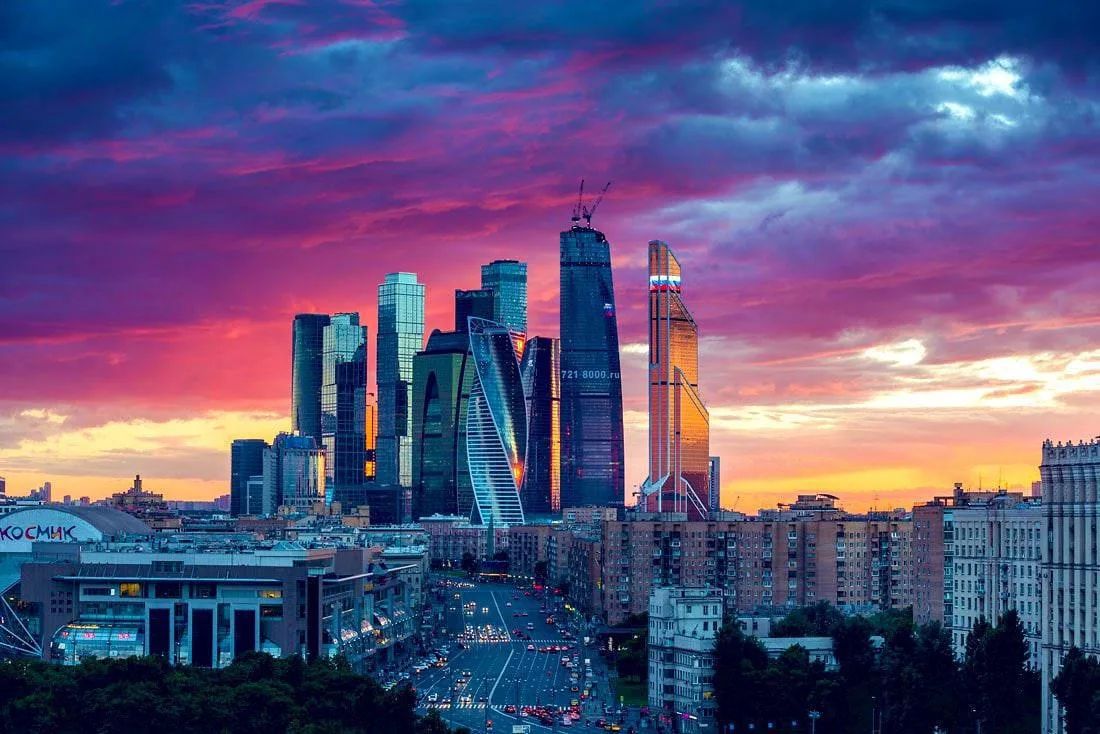 #Москва879. Сегодня мы отмечаем #ДеньМосквы — праздник, объединяющий историю, культуру и традиции нашей страны #Москва879. Сегодня мы отмечаем #ДеньМосквы — праздник, объединяющий историю, культуру и традиции нашей страны
