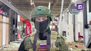 Ночью ВСУ ударили по торговому центру в Макеевке, кадры последствий показал корреспондент "Известий" Евгений Быковский