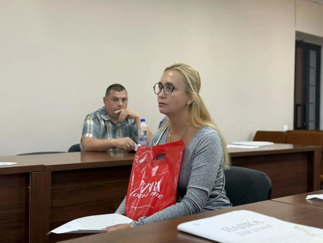 Подвожу итоги недели.. 1 сентября прозвенел первый звонок для наших детей. Особенным этот день стал для посёлка Ханженково-Северный — там после обновления открылась школа № 1. Провели приём граждан. Вопросы разные — от... Подвожу итоги недели.. 1 сентября прозвенел первый звонок для наших детей. Особенным этот день стал для посёлка Ханженково-Северный — там после обновления открылась школа № 1. Провели приём граждан. Вопросы разные — от...