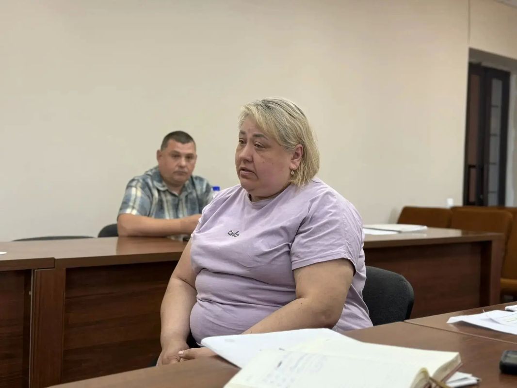 Подвожу итоги недели.. 1 сентября прозвенел первый звонок для наших детей. Особенным этот день стал для посёлка Ханженково-Северный — там после обновления открылась школа № 1. Провели приём граждан. Вопросы разные — от... Подвожу итоги недели.. 1 сентября прозвенел первый звонок для наших детей. Особенным этот день стал для посёлка Ханженково-Северный — там после обновления открылась школа № 1. Провели приём граждан. Вопросы разные — от...