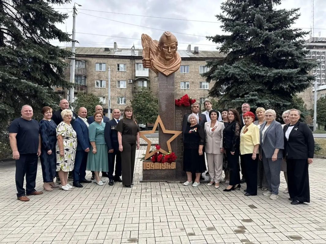 Подвожу итоги недели.. 1 сентября прозвенел первый звонок для наших детей. Особенным этот день стал для посёлка Ханженково-Северный — там после обновления открылась школа № 1. Провели приём граждан. Вопросы разные — от...