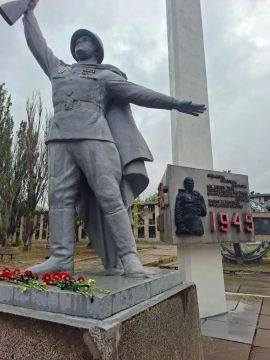 Сегодня, 6 сентября, в Кировском внутригородском районе, в состоялось возложение цветов, посвященное Дню освобождения Макеевки от немецко-фашистских захватчиков