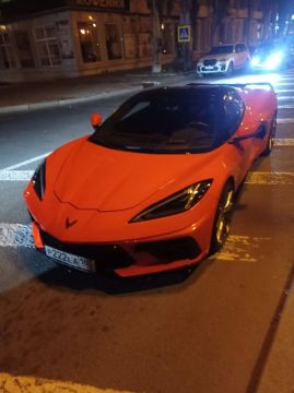 Chevrolet Corvette C8 за 20 млн рублей замечен на бульваре Пушкина в Донецке
