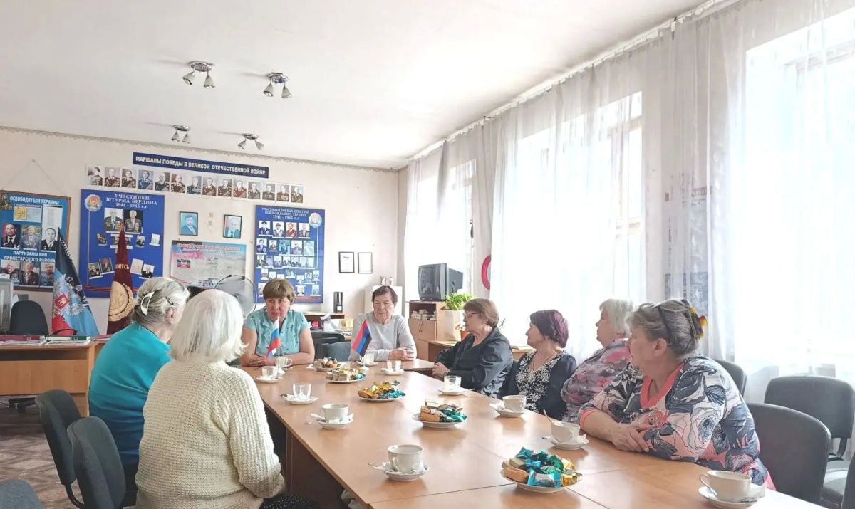 Елена Рязанцева: В преддверии 8 сентября — Дня освобождения Донбасса от немецко-фашистских захватчиков — встретилась с районной ячейки некоммерческой оранизации Донецкой городской организации Донецкой региональной... Елена Рязанцева: В преддверии 8 сентября — Дня освобождения Донбасса от немецко-фашистских захватчиков — встретилась с районной ячейки некоммерческой оранизации Донецкой городской организации Донецкой региональной...