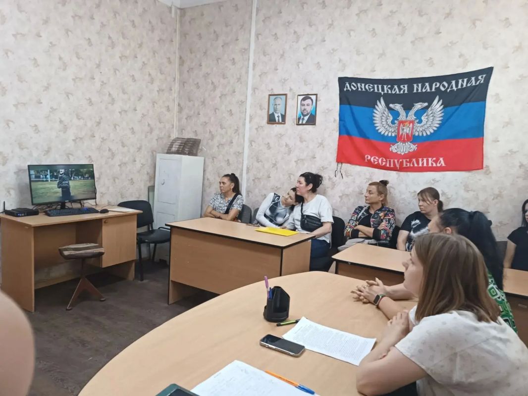 «Забота о себе, забота о тебе»: в Харцызске обсудили семейные ценности и досуг подростков «Забота о себе, забота о тебе»: в Харцызске обсудили семейные ценности и досуг подростков