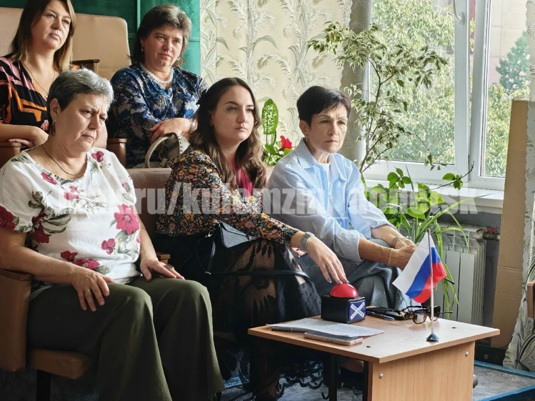 В Школе искусств № 1 г. Донецка к 83 годовщине со Дня освобождения Донбасса от немецко-фашистских захватчиков провели брейн-ринг В Школе искусств № 1 г. Донецка к 83 годовщине со Дня освобождения Донбасса от немецко-фашистских захватчиков провели брейн-ринг