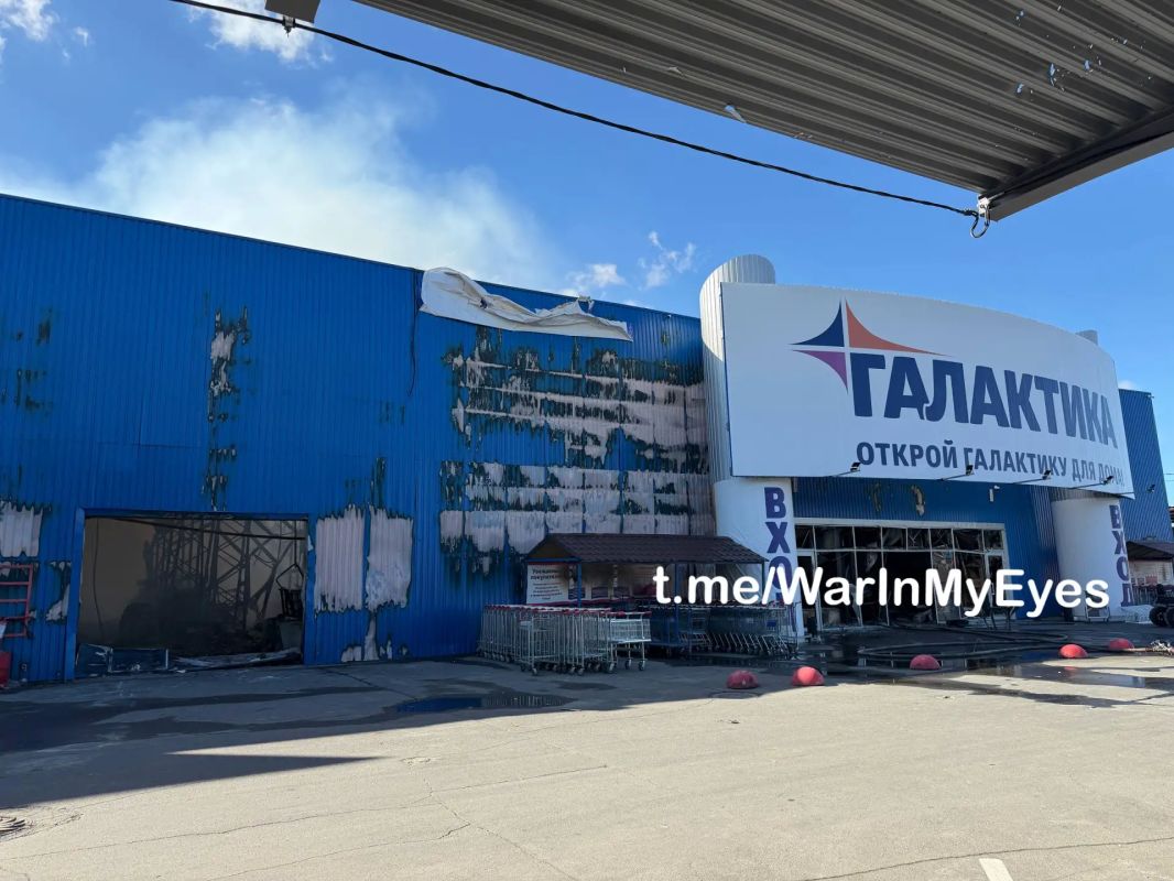 Последствия укрофашистских БПЛА по ТЦ Галактика в Мариуполе сегодня утром Последствия укрофашистских БПЛА по ТЦ Галактика в Мариуполе сегодня утром