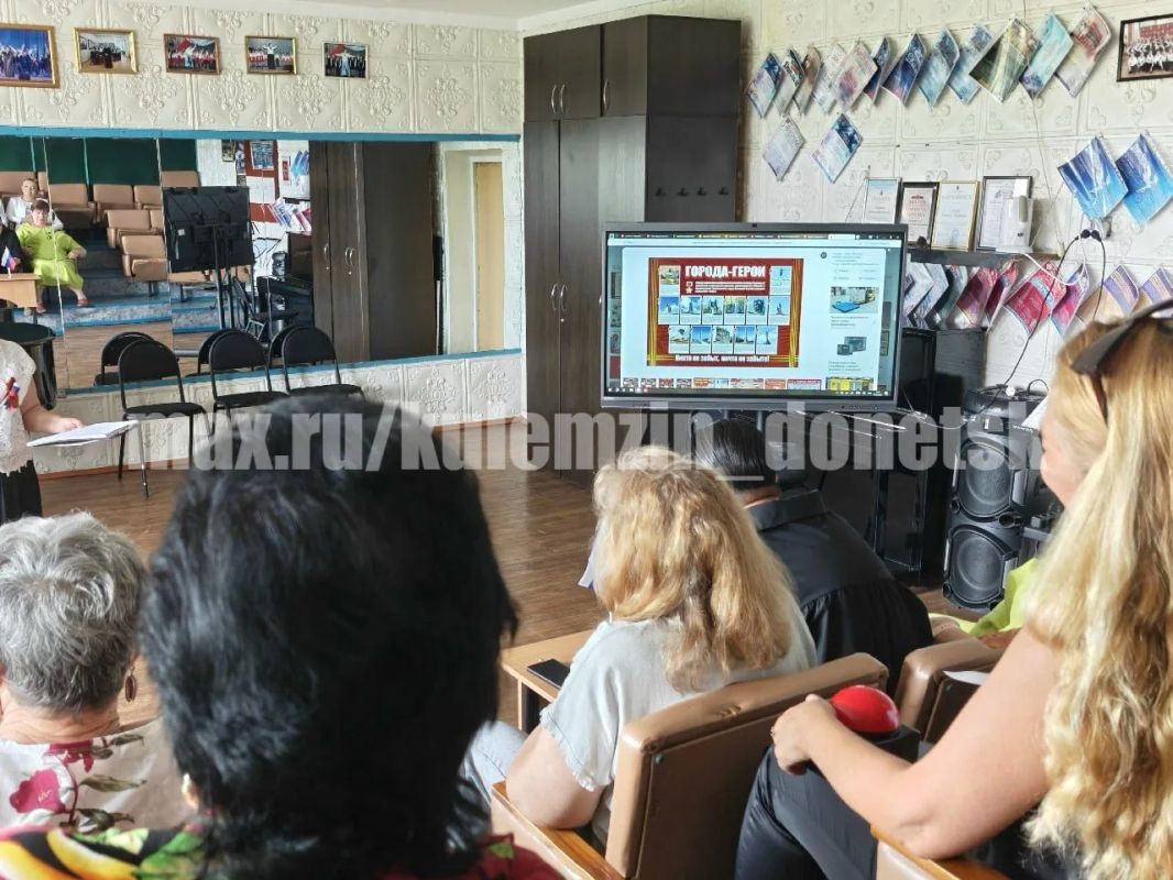 В Школе искусств № 1 г. Донецка к 83 годовщине со Дня освобождения Донбасса от немецко-фашистских захватчиков провели брейн-ринг В Школе искусств № 1 г. Донецка к 83 годовщине со Дня освобождения Донбасса от немецко-фашистских захватчиков провели брейн-ринг