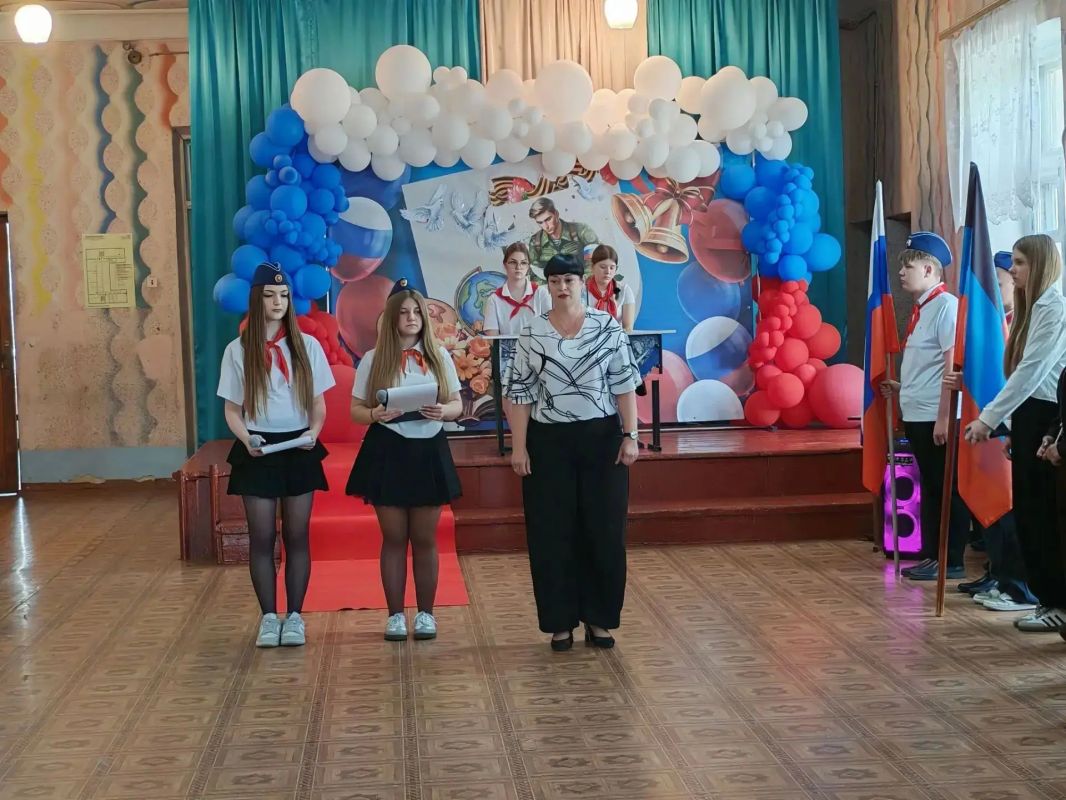 Торез помнит своих Героев! Парта памяти Федоркова Юрия Николаевича открыта! Торез помнит своих Героев! Парта памяти Федоркова Юрия Николаевича открыта!