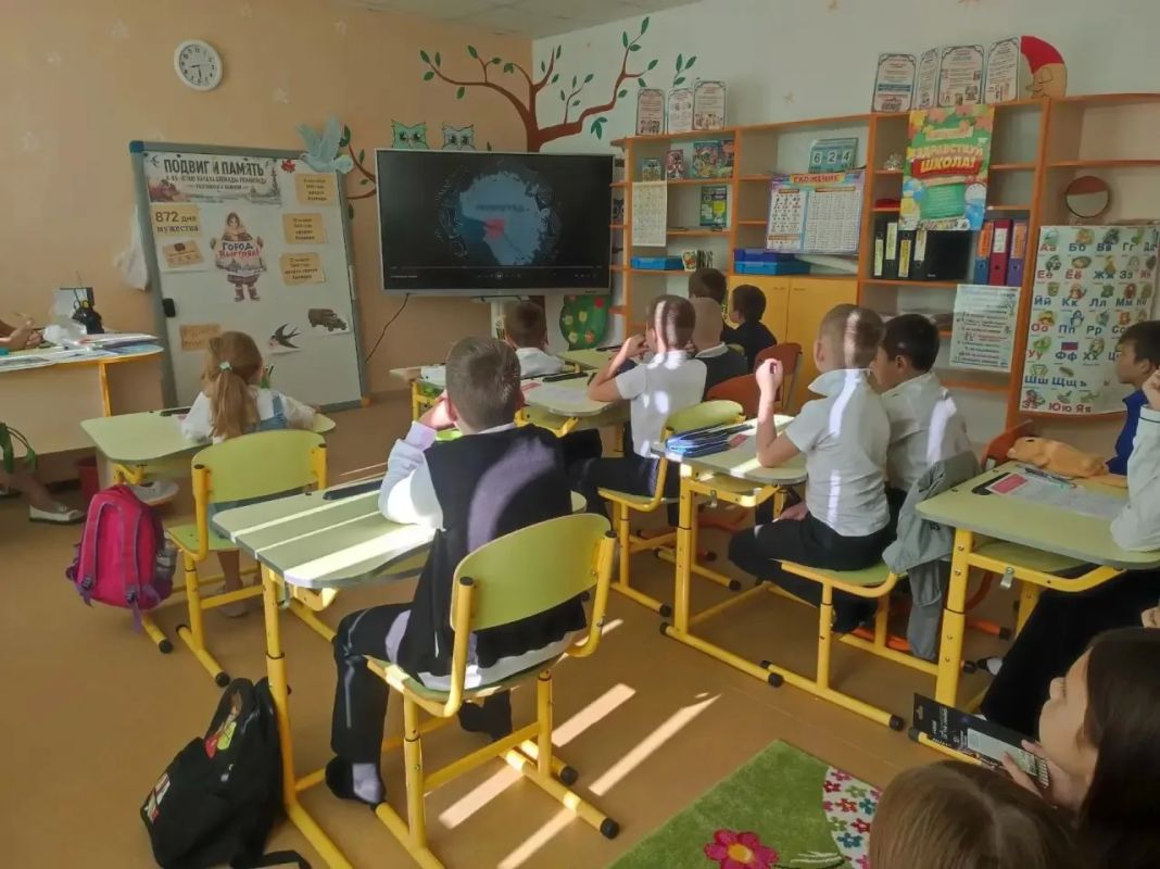 7 сентября в школах Мангушского муниципального округа учебная неделя началась с особенной темы 7 сентября в школах Мангушского муниципального округа учебная неделя началась с особенной темы