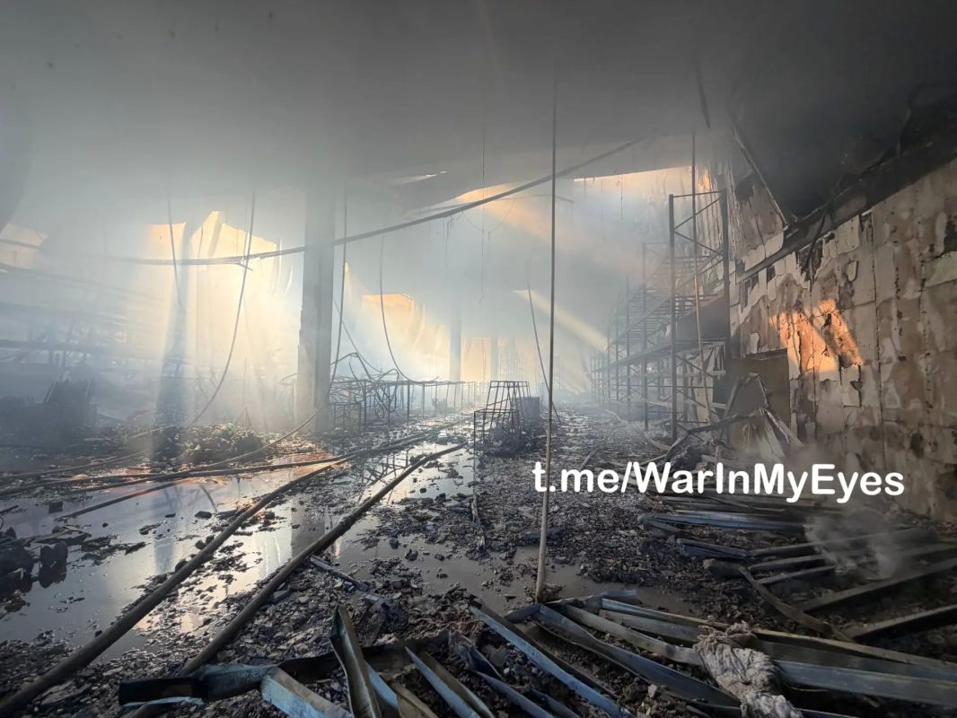 Последствия укрофашистских БПЛА по ТЦ Галактика в Мариуполе сегодня утром Последствия укрофашистских БПЛА по ТЦ Галактика в Мариуполе сегодня утром