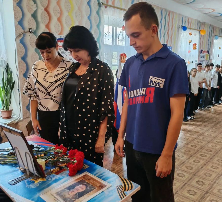 Торез помнит своих Героев! Парта памяти Федоркова Юрия Николаевича открыта! Торез помнит своих Героев! Парта памяти Федоркова Юрия Николаевича открыта!