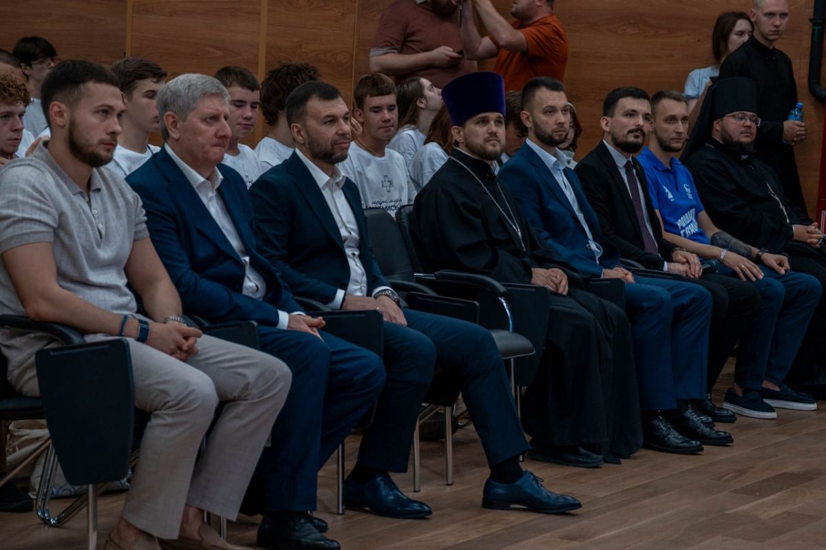 В Донецке впервые прошёл православный молодёжный форум, который объединил 200 молодых людей В Донецке впервые прошёл православный молодёжный форум, который объединил 200 молодых людей