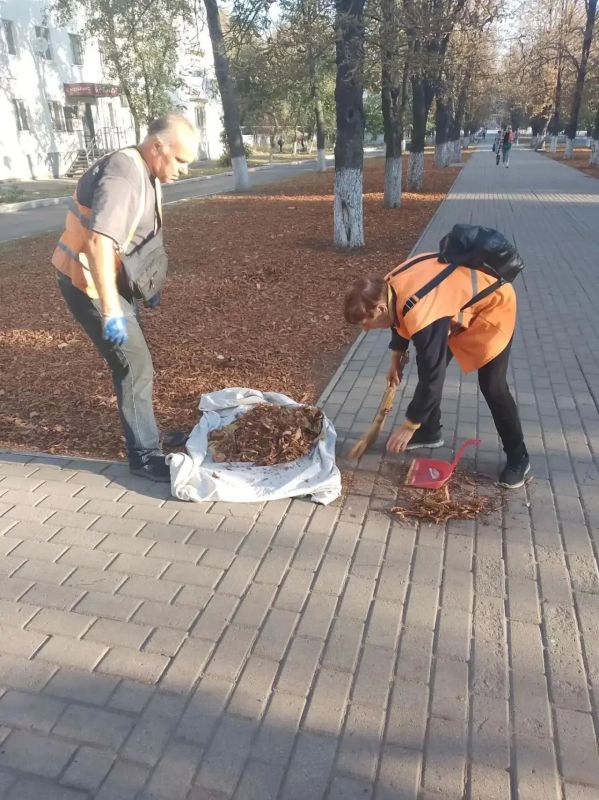 С заботой об округе. На минувшей рабочей неделе коллектив Ясиноватского жилищно-эксплуатационного комбината продолжал благоустраивать населенные пункты округа С заботой об округе. На минувшей рабочей неделе коллектив Ясиноватского жилищно-эксплуатационного комбината продолжал благоустраивать населенные пункты округа