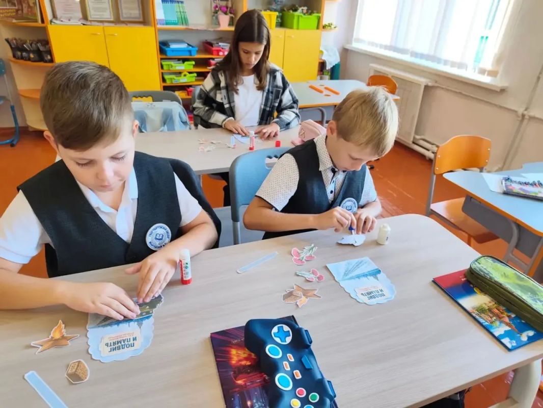 7 сентября в школах Мангушского муниципального округа учебная неделя началась с особенной темы 7 сентября в школах Мангушского муниципального округа учебная неделя началась с особенной темы