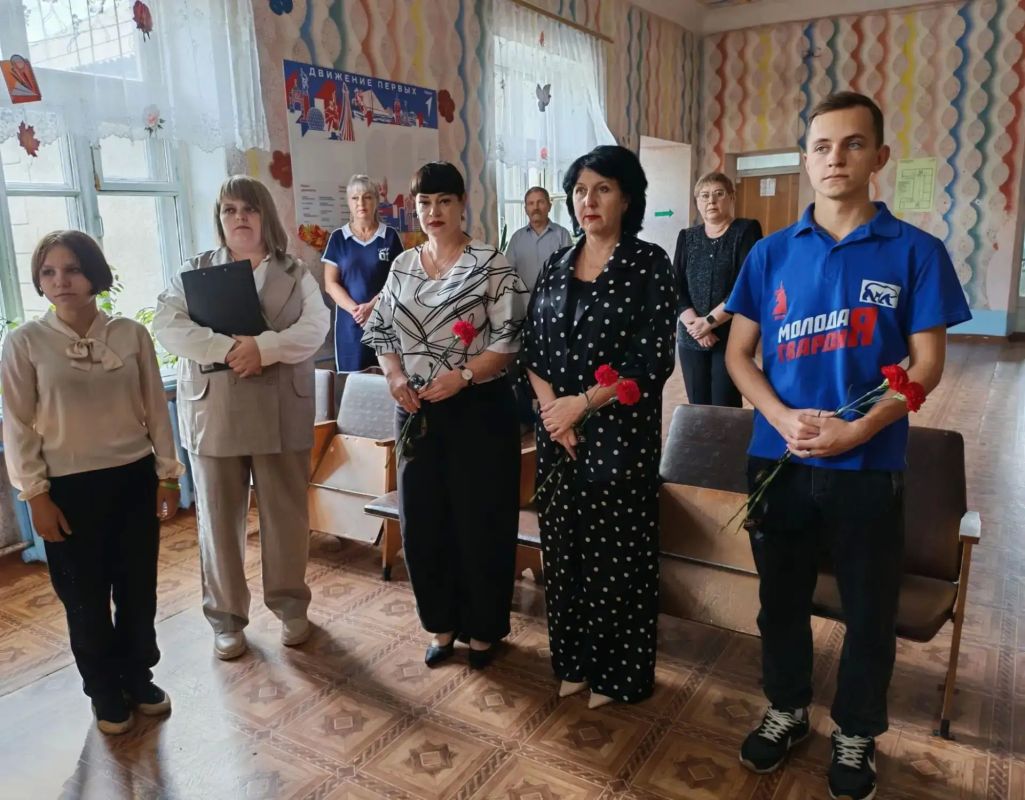 Торез помнит своих Героев! Парта памяти Федоркова Юрия Николаевича открыта! Торез помнит своих Героев! Парта памяти Федоркова Юрия Николаевича открыта!