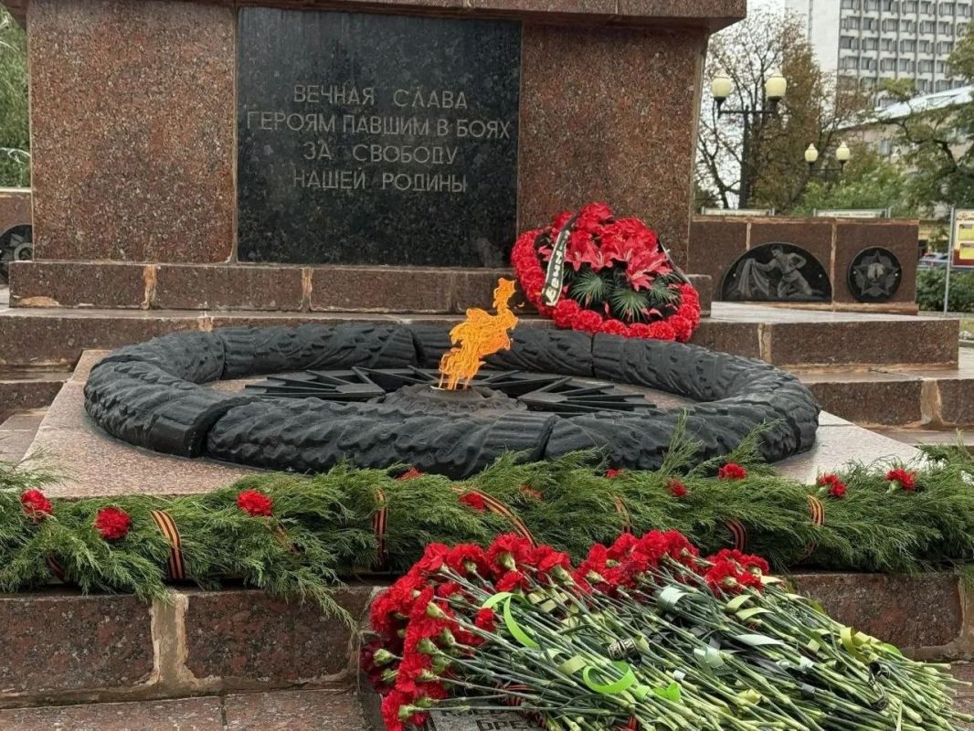Подвожу итоги недели.. 1 сентября прозвенел первый звонок для наших детей. Особенным этот день стал для посёлка Ханженково-Северный — там после обновления открылась школа № 1. Провели приём граждан. Вопросы разные — от... Подвожу итоги недели.. 1 сентября прозвенел первый звонок для наших детей. Особенным этот день стал для посёлка Ханженково-Северный — там после обновления открылась школа № 1. Провели приём граждан. Вопросы разные — от...