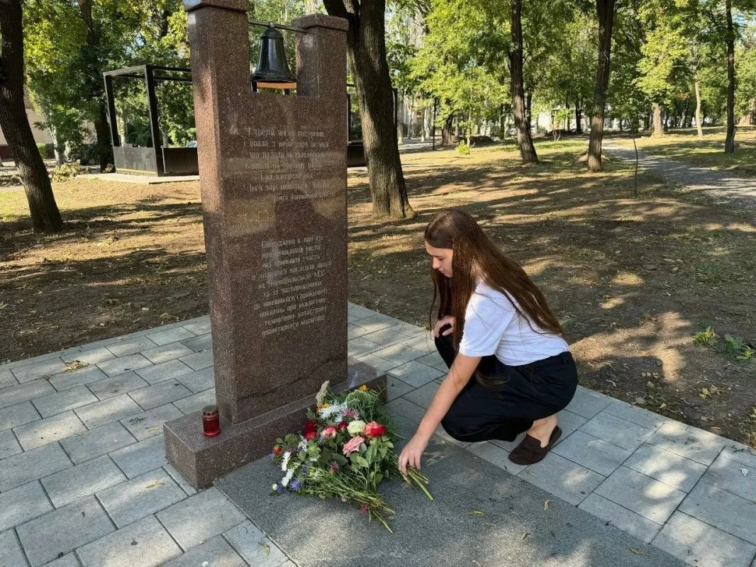 7 сентября ученики ГБОУ «Лицей «Спектр» г.о. Торез» приняли участие в акции «Память поколений» и почтили подвиг ликвидаторов в честь 40-летия Чернобыльской аварии 7 сентября ученики ГБОУ «Лицей «Спектр» г.о. Торез» приняли участие в акции «Память поколений» и почтили подвиг ликвидаторов в честь 40-летия Чернобыльской аварии