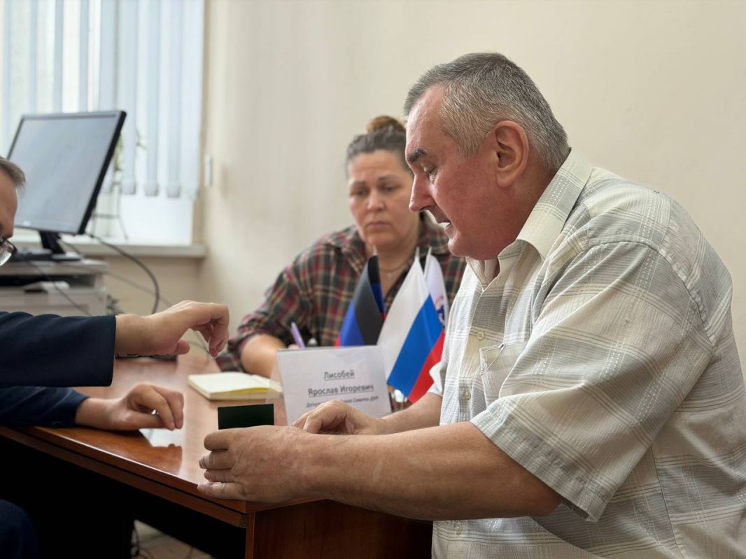 Сегодня, 7 сентября, депутат Народного Совета ДНР Ярослав Лисобей провел очередной прием граждан Сегодня, 7 сентября, депутат Народного Совета ДНР Ярослав Лисобей провел очередной прием граждан