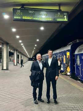 Перед поездкой в Москву Кушнер встречался с хасидами
