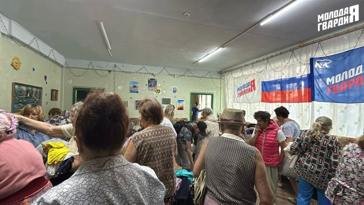 Поддержали центр «Забота». Активисты «Молодой Гвардии» совместно с Представительством Санкт-Петербурга в городе Мариуполе в лице руководителя Олега Моргуна доставили гуманитарную помощь в Центр социальной защиты и досуга... Поддержали центр «Забота». Активисты «Молодой Гвардии» совместно с Представительством Санкт-Петербурга в городе Мариуполе в лице руководителя Олега Моргуна доставили гуманитарную помощь в Центр социальной защиты и досуга...
