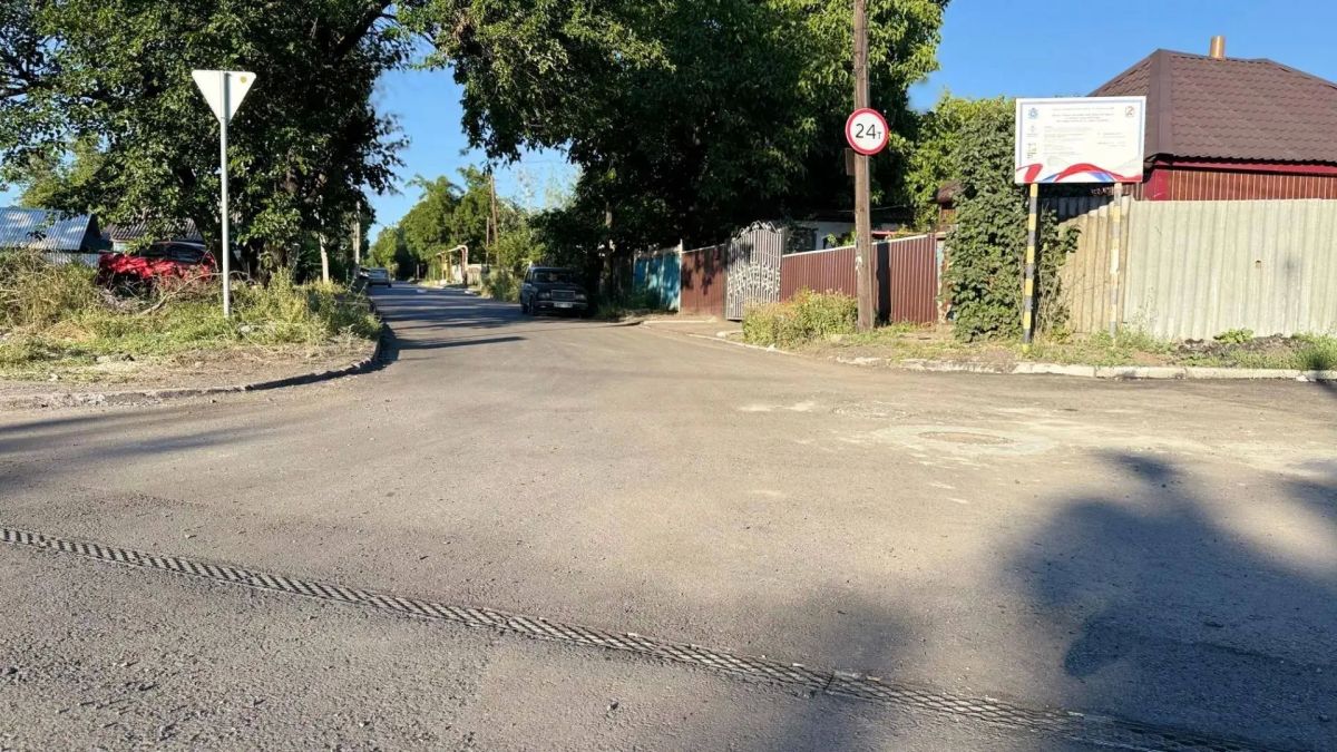Самарцы завершили ремонт дорог на нескольких участках в Снежном Самарцы завершили ремонт дорог на нескольких участках в Снежном