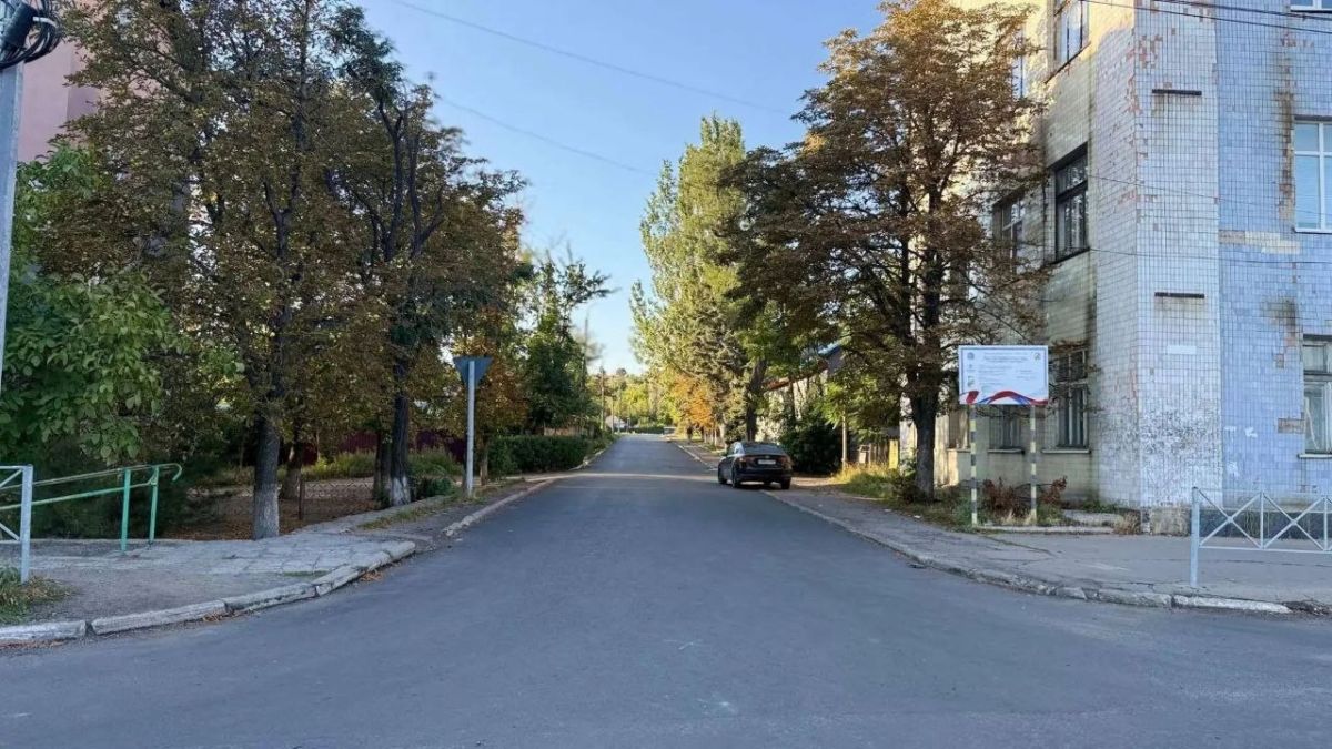 Самарцы завершили ремонт дорог на нескольких участках в Снежном Самарцы завершили ремонт дорог на нескольких участках в Снежном