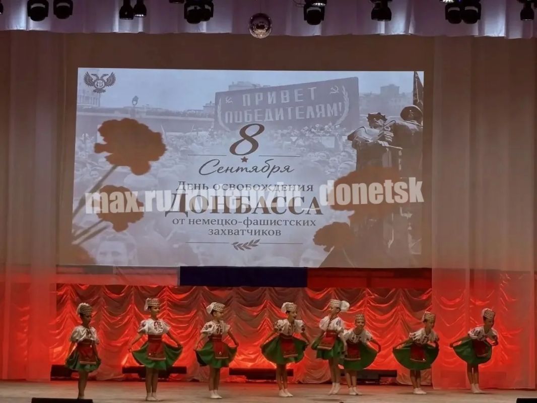 В День освобождения Донбасса во Дворце культуры им. И. Франко была проведена концертная программа «Непокоренный Донбасс: помним, гордимся, наследуем!» В День освобождения Донбасса во Дворце культуры им. И. Франко была проведена концертная программа «Непокоренный Донбасс: помним, гордимся, наследуем!»