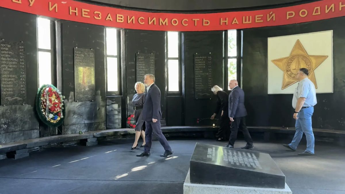 В Мангуше прошел митинг, посвященный 83-й годовщине освобождения Донбасса В Мангуше прошел митинг, посвященный 83-й годовщине освобождения Донбасса