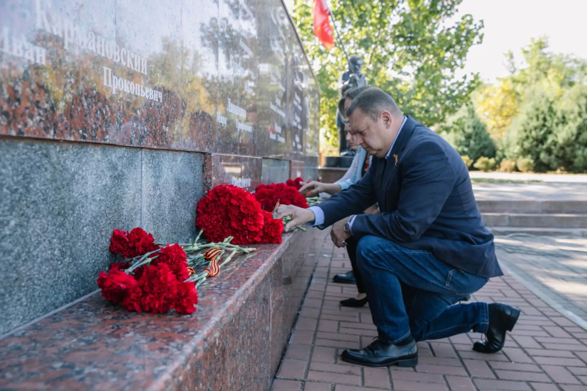 Антон Кольцов: В День освобождения Донбасса почтили память защитников Отечества всех времен Антон Кольцов: В День освобождения Донбасса почтили память защитников Отечества всех времен