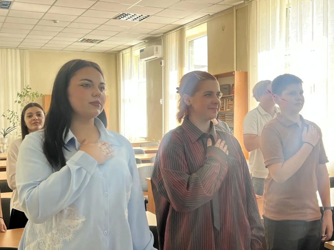 Студенты-первокурсники знакомятся с Профессионалитетом Студенты-первокурсники знакомятся с Профессионалитетом