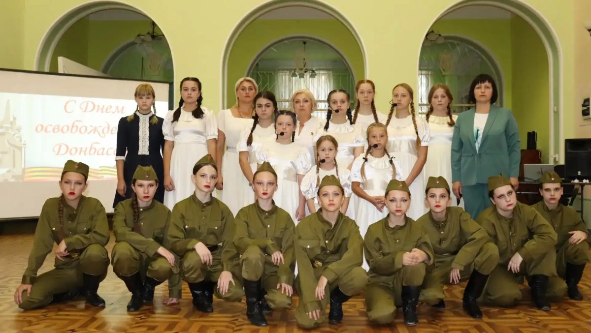В Муниципальном бюджетном учреждении «Городской дворец культуры им. В. Г. Кирсановой», Дворец культуры «ЯКХЗ» прошёл тематический вечер «Память жива», приуроченный ко Дню освобождения Донбасса В Муниципальном бюджетном учреждении «Городской дворец культуры им. В. Г. Кирсановой», Дворец культуры «ЯКХЗ» прошёл тематический вечер «Память жива», приуроченный ко Дню освобождения Донбасса