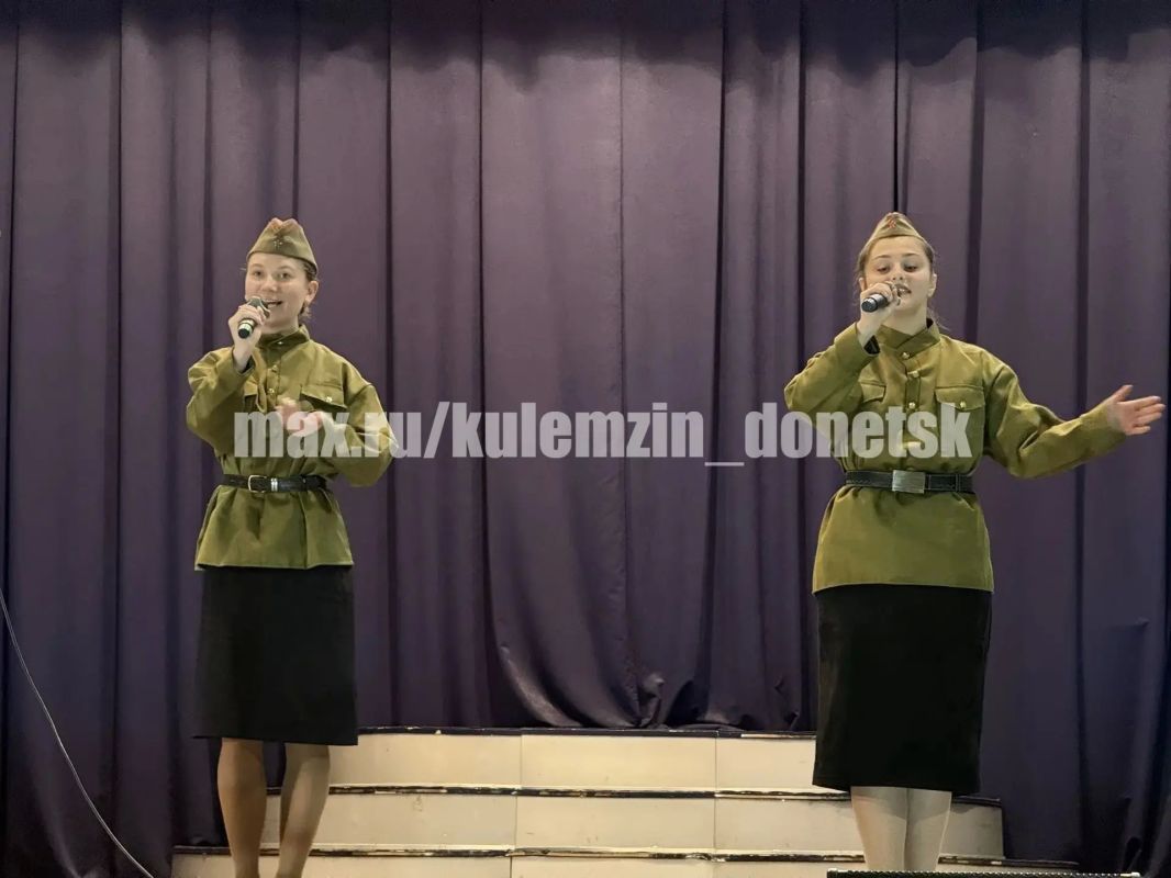 Сегодня во Дворце культуры «Юбилейный» состоялась концертная программа творческих коллективов ко Дню освобождения Донбасса «Земля моя освобожденная» Сегодня во Дворце культуры «Юбилейный» состоялась концертная программа творческих коллективов ко Дню освобождения Донбасса «Земля моя освобожденная»