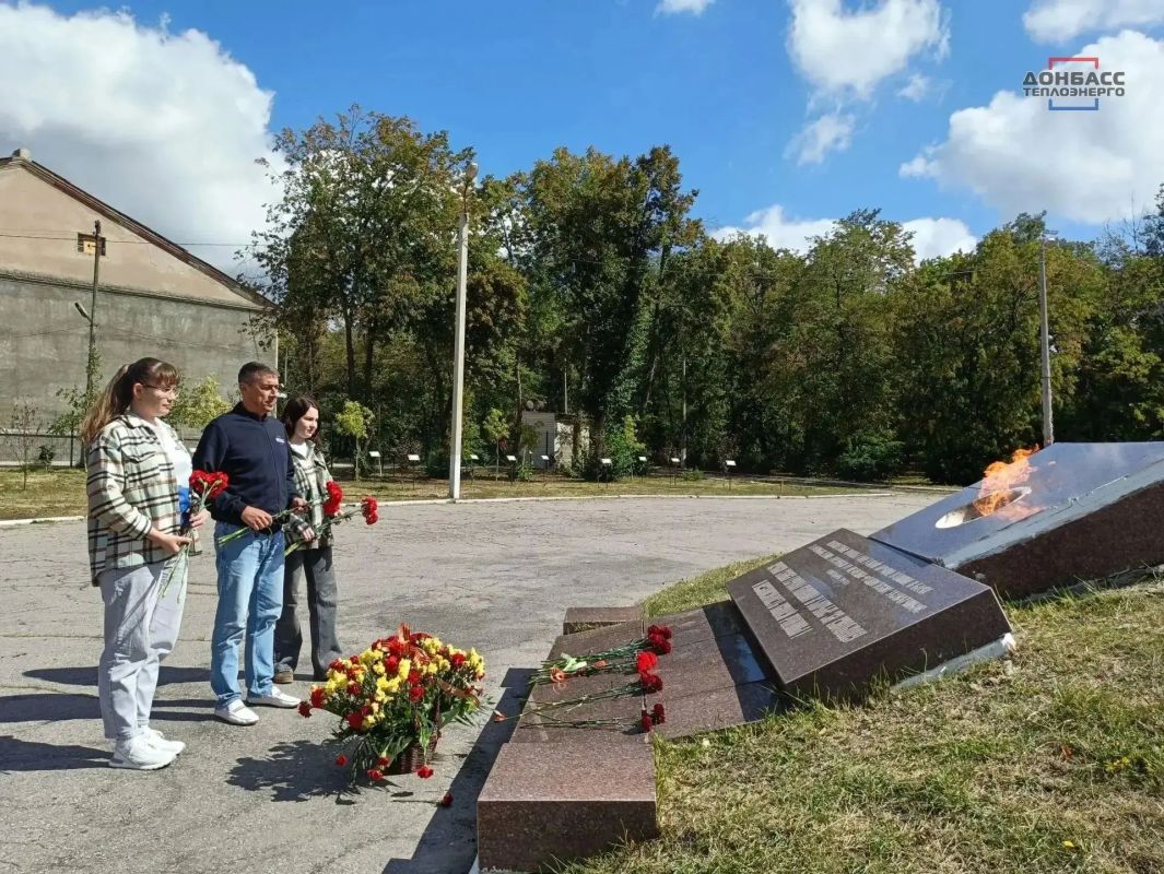 ФОТОРЕПОРТАЖ: ФИЛИАЛЫ ГУП ДНР "ДОНБАССТЕПЛОЭНЕРГО" ПОЧТИЛИ ПАМЯТЬ ВОИНОВ-ОСВОБОДИТЕЛЕЙ ДОНЕЦКОГО КРАЯ ФОТОРЕПОРТАЖ: ФИЛИАЛЫ ГУП ДНР "ДОНБАССТЕПЛОЭНЕРГО" ПОЧТИЛИ ПАМЯТЬ ВОИНОВ-ОСВОБОДИТЕЛЕЙ ДОНЕЦКОГО КРАЯ