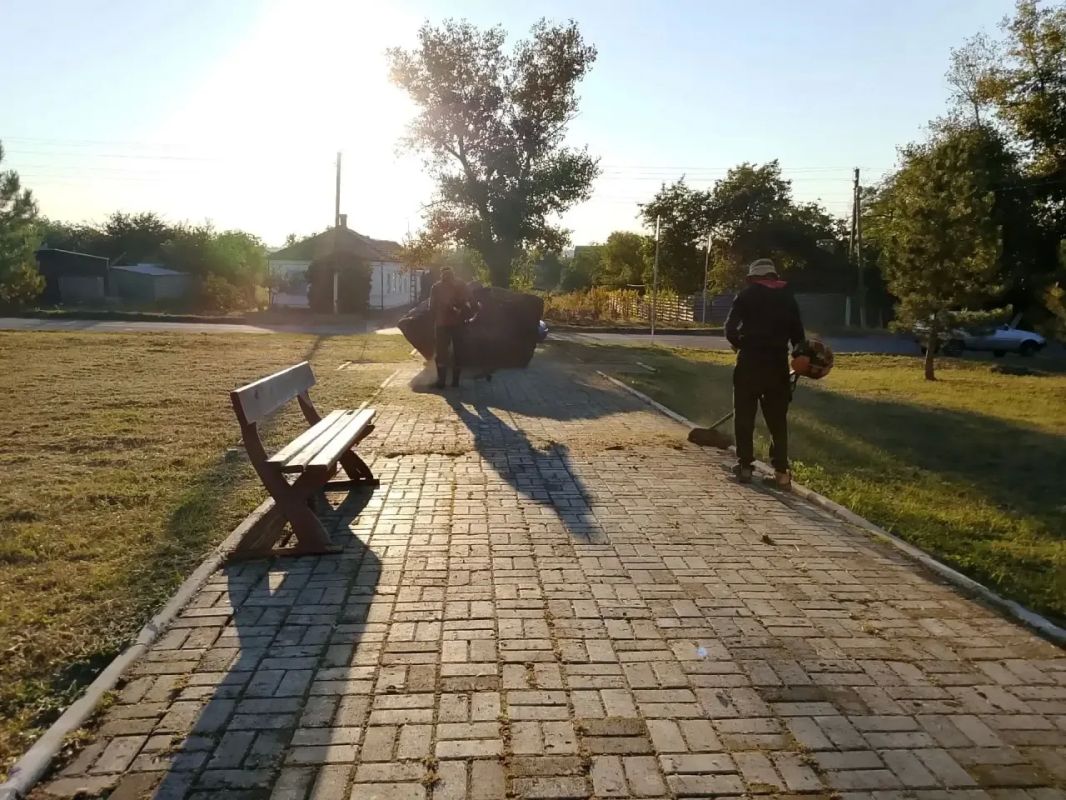 Борис Трима: По поручению Главы Мангушского муниципального округа коммунальная служба «Вектор» привела в порядок мемориальные объекты Борис Трима: По поручению Главы Мангушского муниципального округа коммунальная служба «Вектор» привела в порядок мемориальные объекты