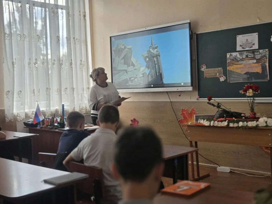 Не гаснет Памяти огонь. 08 сентября 2026 года учащиеся общеобразовательных организаций городского округа Макеевка в ходе классного часа «Горжусь тобой, родной Донбасс!» говорили о мужестве и стойкости советских солдат... Не гаснет Памяти огонь. 08 сентября 2026 года учащиеся общеобразовательных организаций городского округа Макеевка в ходе классного часа «Горжусь тобой, родной Донбасс!» говорили о мужестве и стойкости советских солдат...