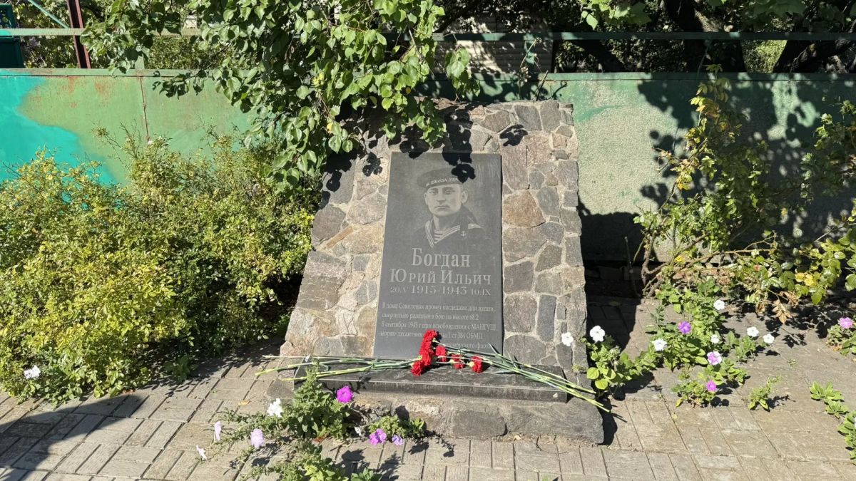 В Мангушском округе чтят память героев В Мангушском округе чтят память героев
