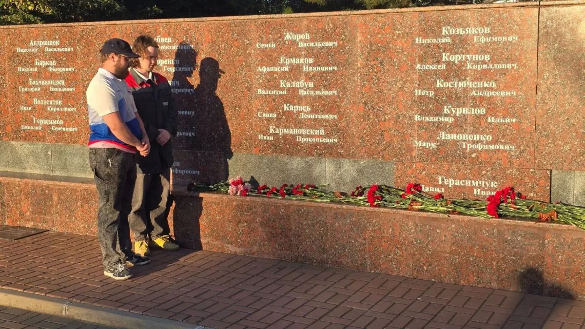 ФОТОРЕПОРТАЖ: ФИЛИАЛЫ ГУП ДНР "ДОНБАССТЕПЛОЭНЕРГО" ПОЧТИЛИ ПАМЯТЬ ВОИНОВ-ОСВОБОДИТЕЛЕЙ ДОНЕЦКОГО КРАЯ ФОТОРЕПОРТАЖ: ФИЛИАЛЫ ГУП ДНР "ДОНБАССТЕПЛОЭНЕРГО" ПОЧТИЛИ ПАМЯТЬ ВОИНОВ-ОСВОБОДИТЕЛЕЙ ДОНЕЦКОГО КРАЯ