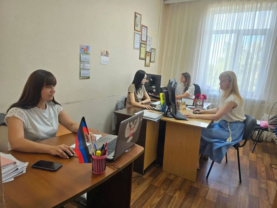 Сотрудники администрации городского округа Докучаевск поучаствовали во Всероссийском просветительском диктанте Сотрудники администрации городского округа Докучаевск поучаствовали во Всероссийском просветительском диктанте