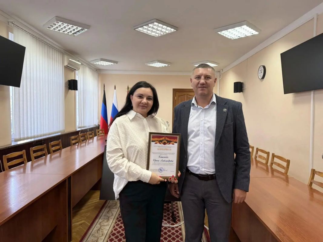 Александр Шатов: В Шахтерском округе поздравили финансистов с профессиональным праздником Александр Шатов: В Шахтерском округе поздравили финансистов с профессиональным праздником