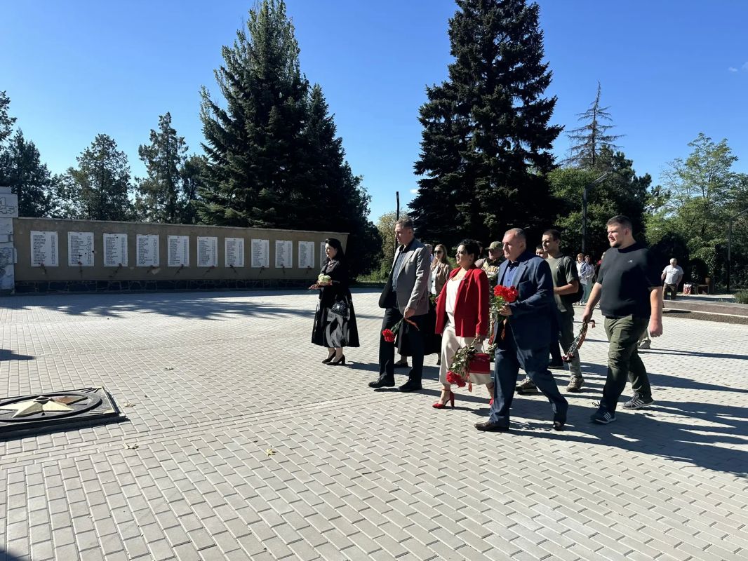 В Докучаевске почтили память освободителей Донбасса В Докучаевске почтили память освободителей Донбасса
