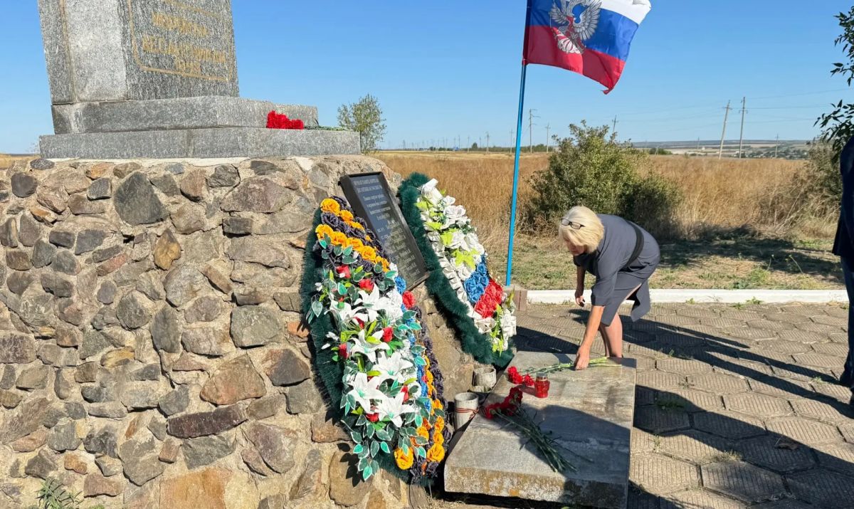Борис Трима: В памятный день 83-й годовщины освобождения Донбасса продолжаем возложения к мемориалам Борис Трима: В памятный день 83-й годовщины освобождения Донбасса продолжаем возложения к мемориалам
