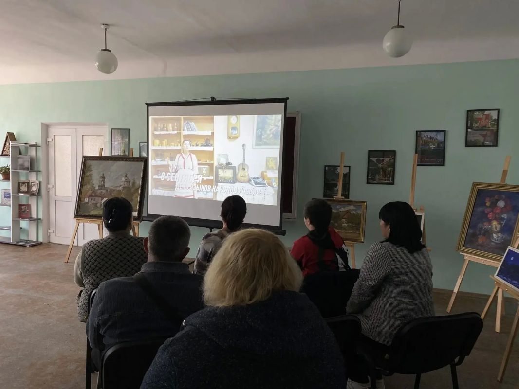 В рамках Года единства народов России сотрудники Дебальцевского городского музея провели исторический час, приуроченный к празднованию Дня языков народов Российской Федерации В рамках Года единства народов России сотрудники Дебальцевского городского музея провели исторический час, приуроченный к празднованию Дня языков народов Российской Федерации