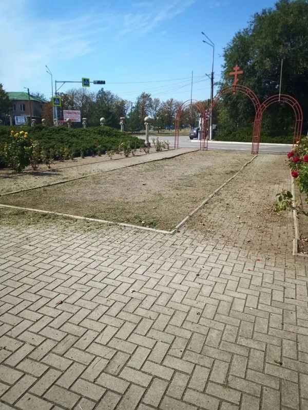 Борис Трима: Служба благоустройства МБУ «Вектор» облагородили мемориалы Борис Трима: Служба благоустройства МБУ «Вектор» облагородили мемориалы