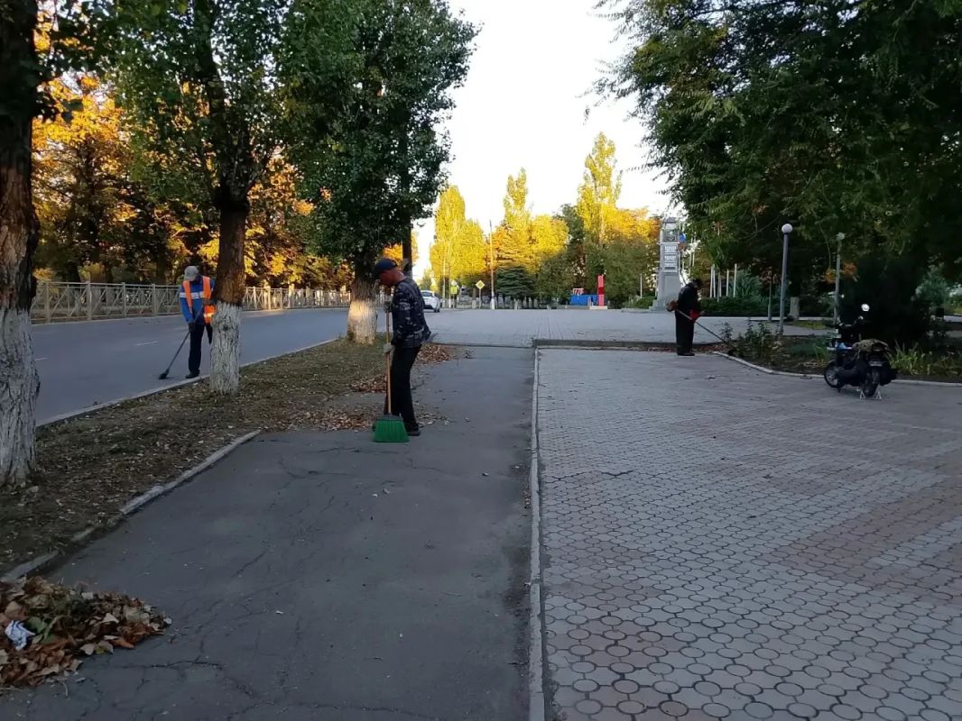 Борис Трима: По поручению Главы Мангушского муниципального округа коммунальная служба «Вектор» привела в порядок мемориальные объекты Борис Трима: По поручению Главы Мангушского муниципального округа коммунальная служба «Вектор» привела в порядок мемориальные объекты
